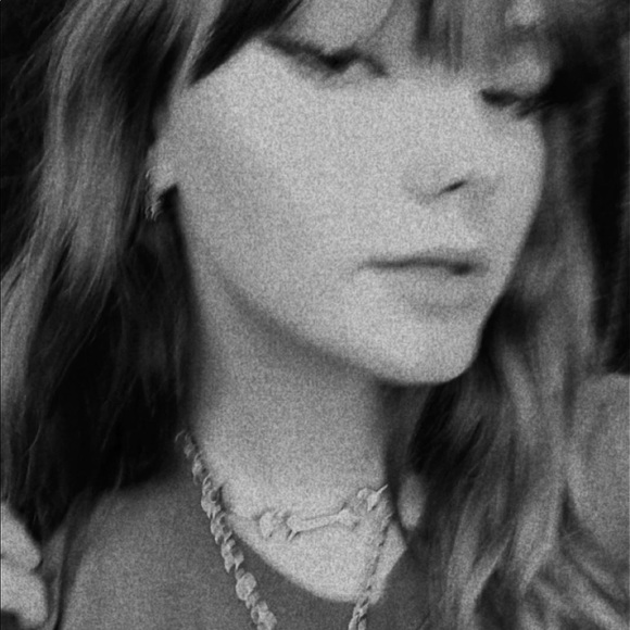 Meet your Posher, Katie <3 - Picture 1 of 1